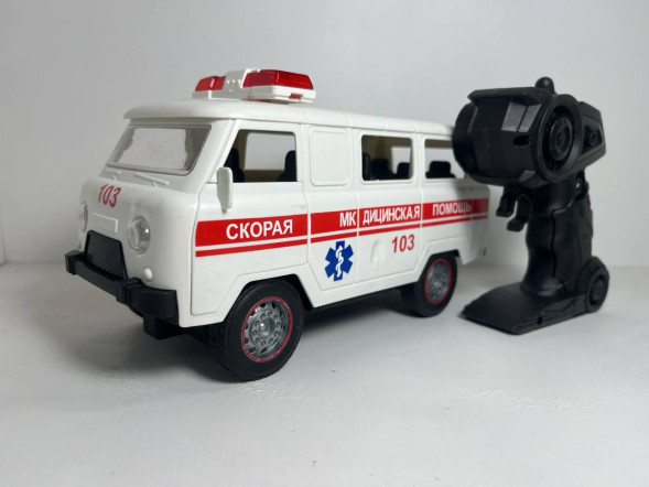 Машинка (пластик) на радио управлении «Скорая помощь»