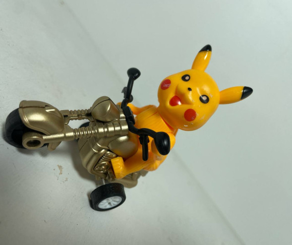 Пикачу на мотоцикле (инерционный) (Жёлтый)