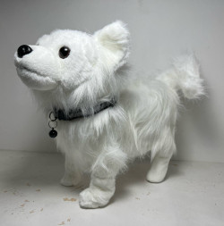 Собака на поводке "Белая" (на батарейках)