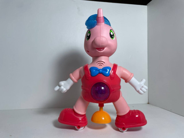 Единорог танцующий (пласт.) "Розовый"